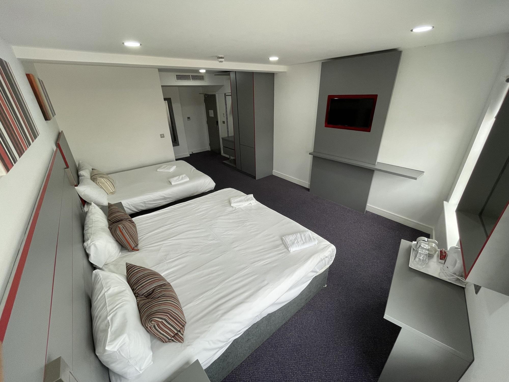 Ilford Hotel Goodmayes Екстериор снимка
