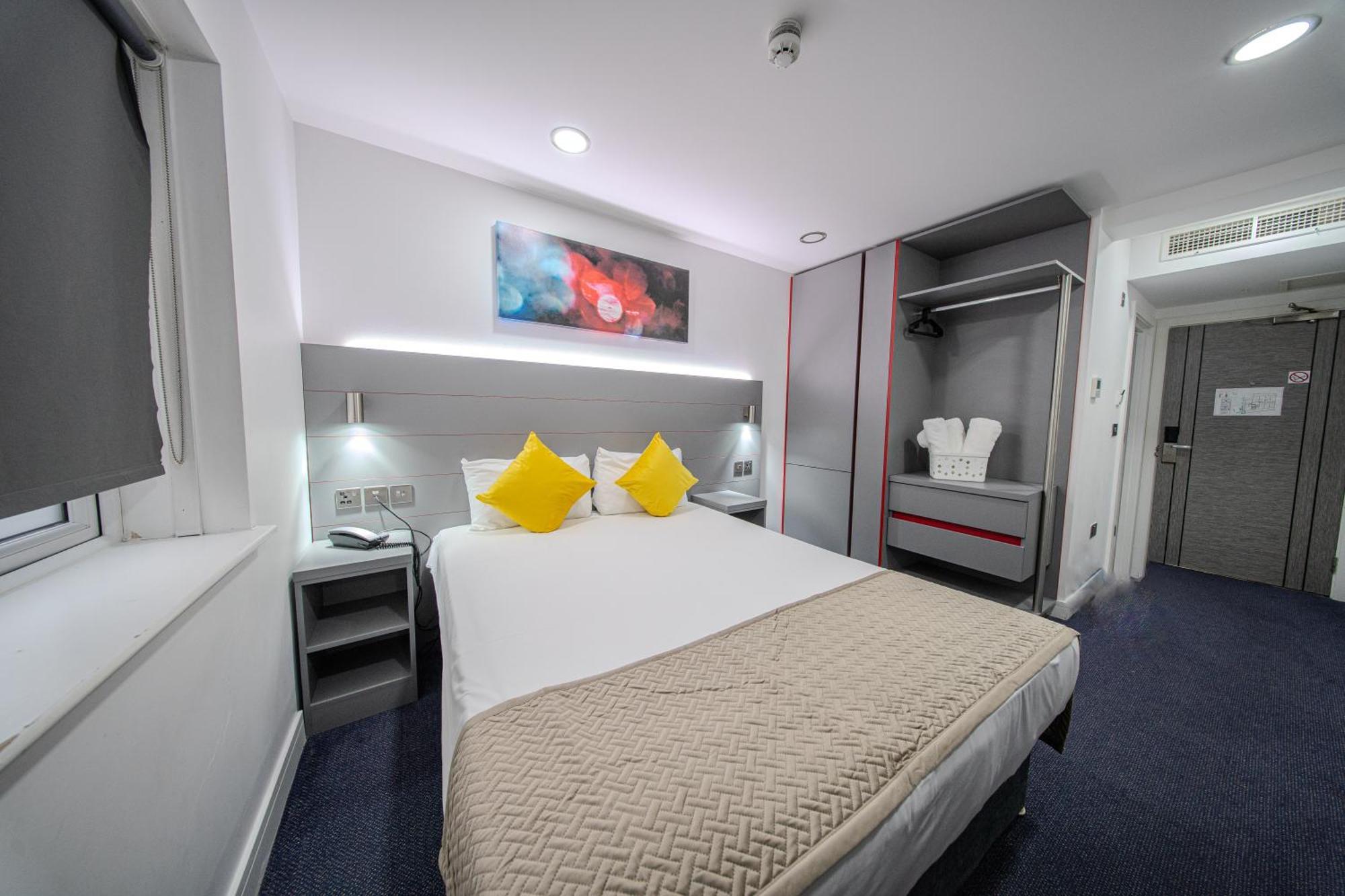 Ilford Hotel Goodmayes Екстериор снимка