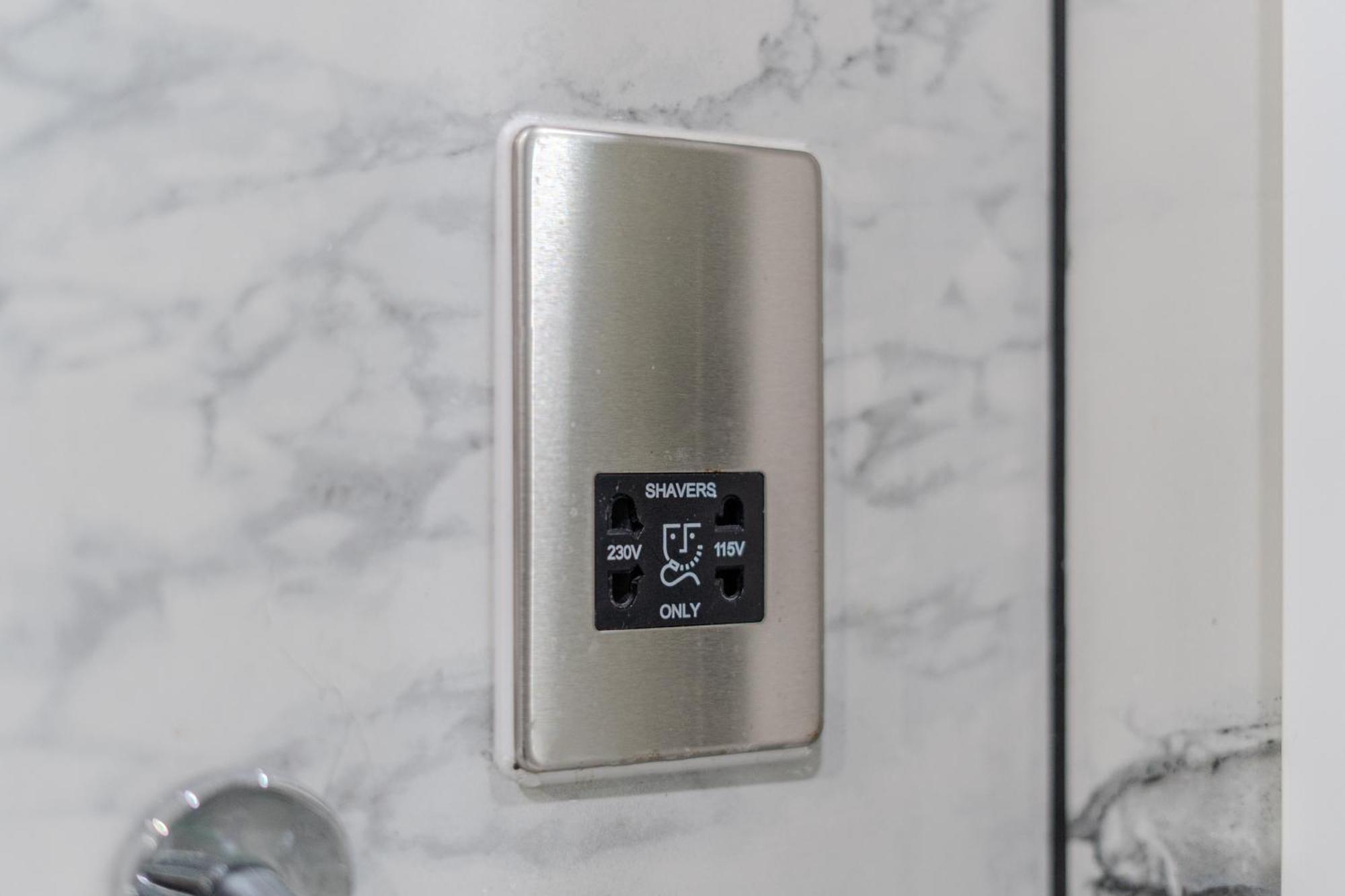 Ilford Hotel Goodmayes Екстериор снимка