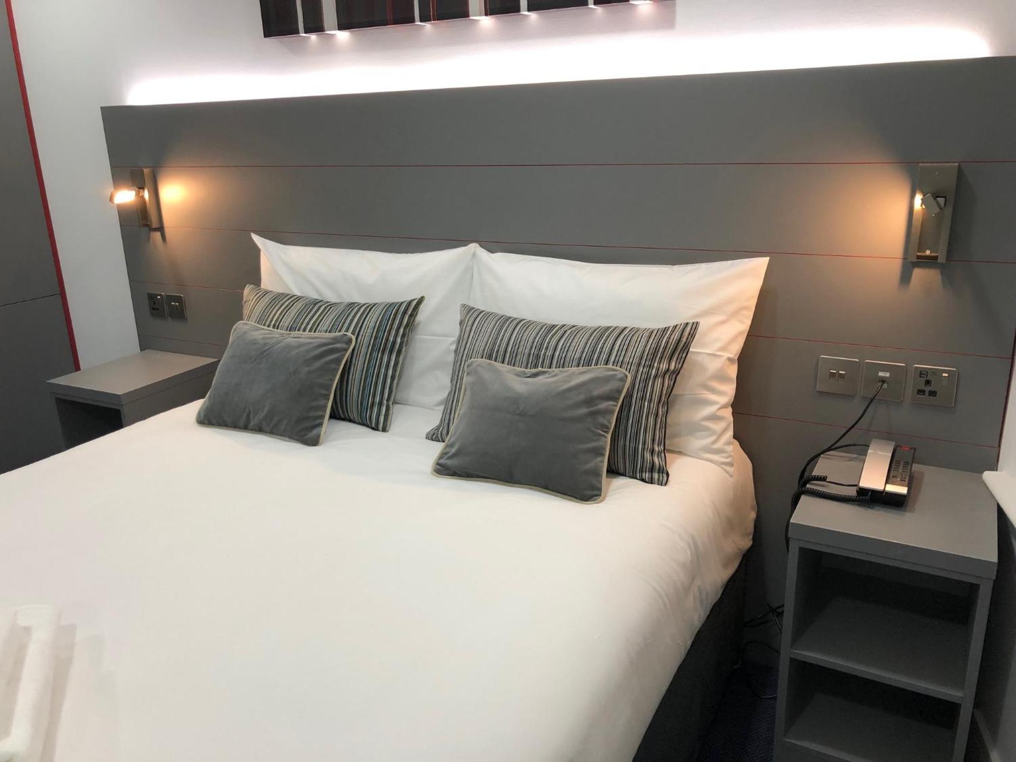 Ilford Hotel Goodmayes Екстериор снимка
