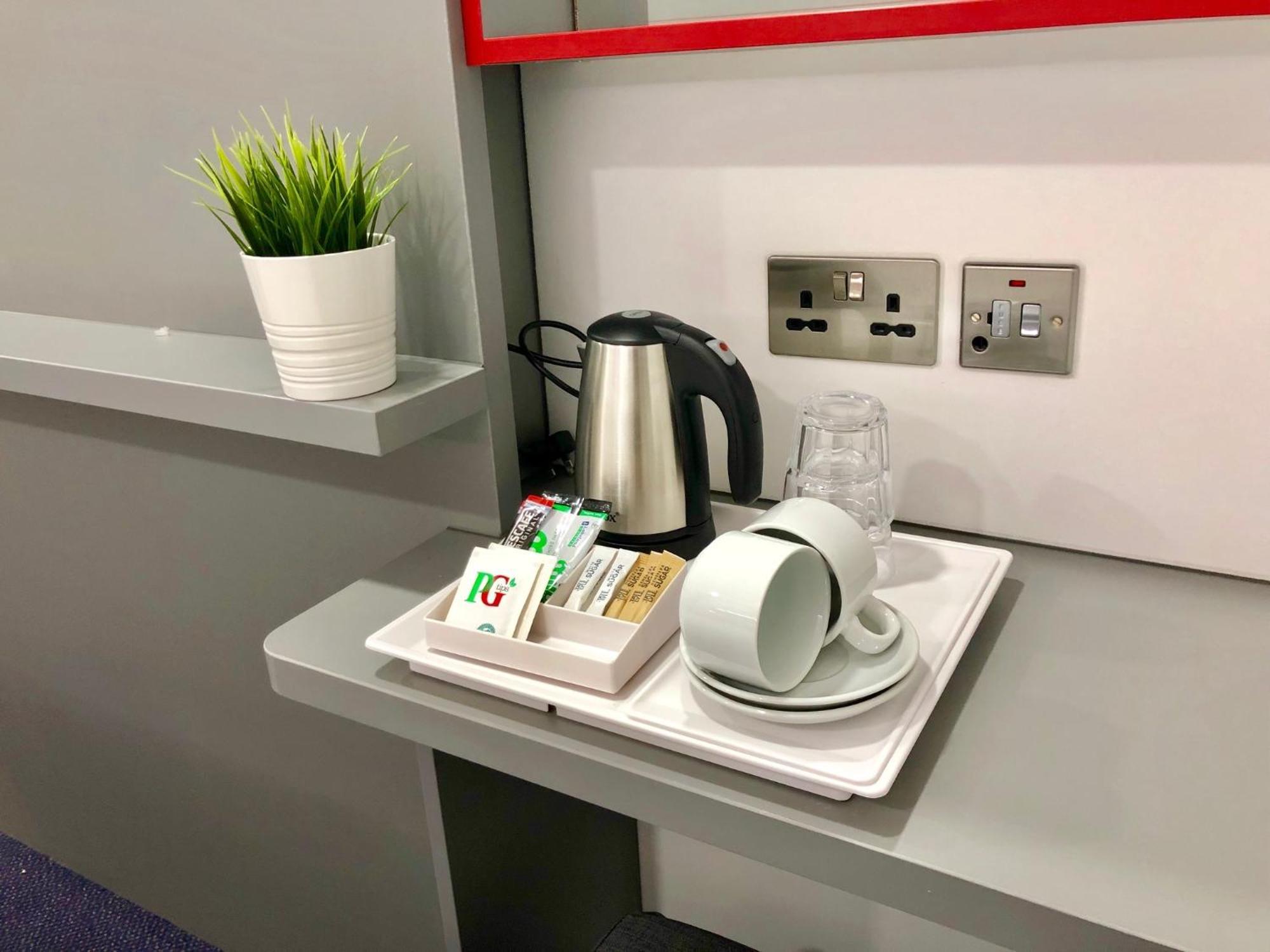 Ilford Hotel Goodmayes Екстериор снимка