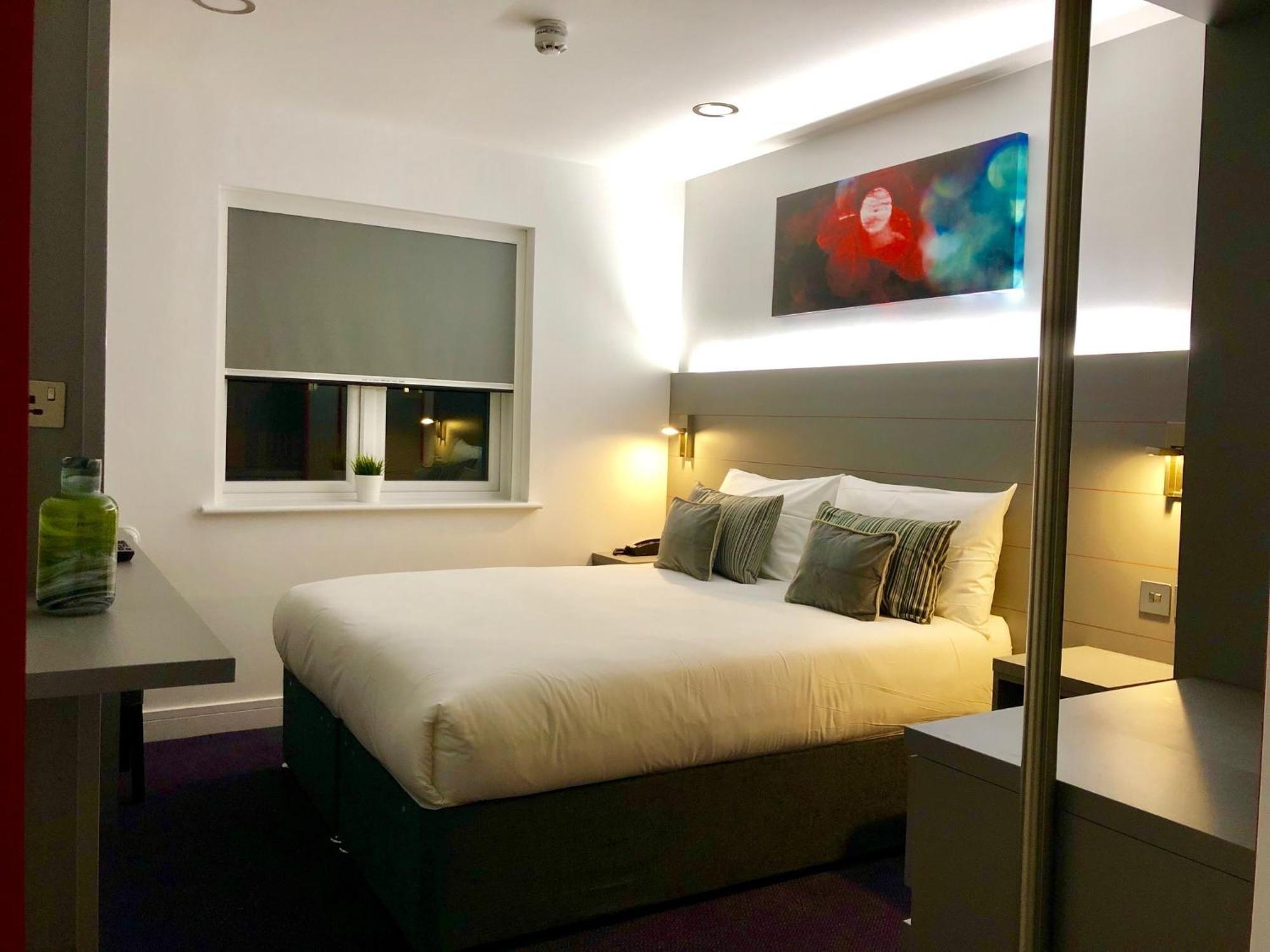 Ilford Hotel Goodmayes Екстериор снимка