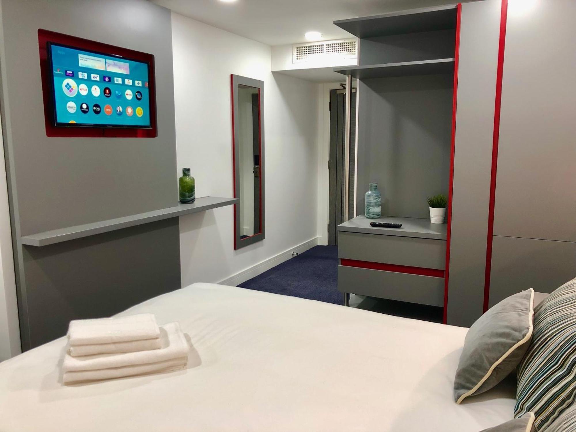 Ilford Hotel Goodmayes Екстериор снимка