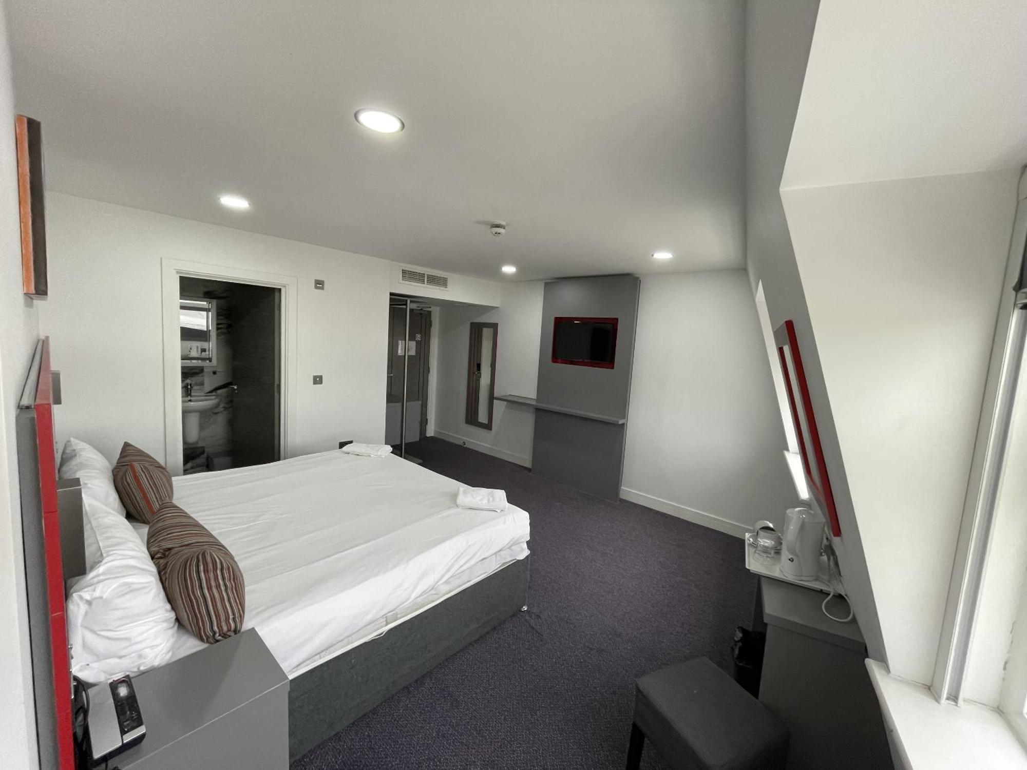 Ilford Hotel Goodmayes Екстериор снимка