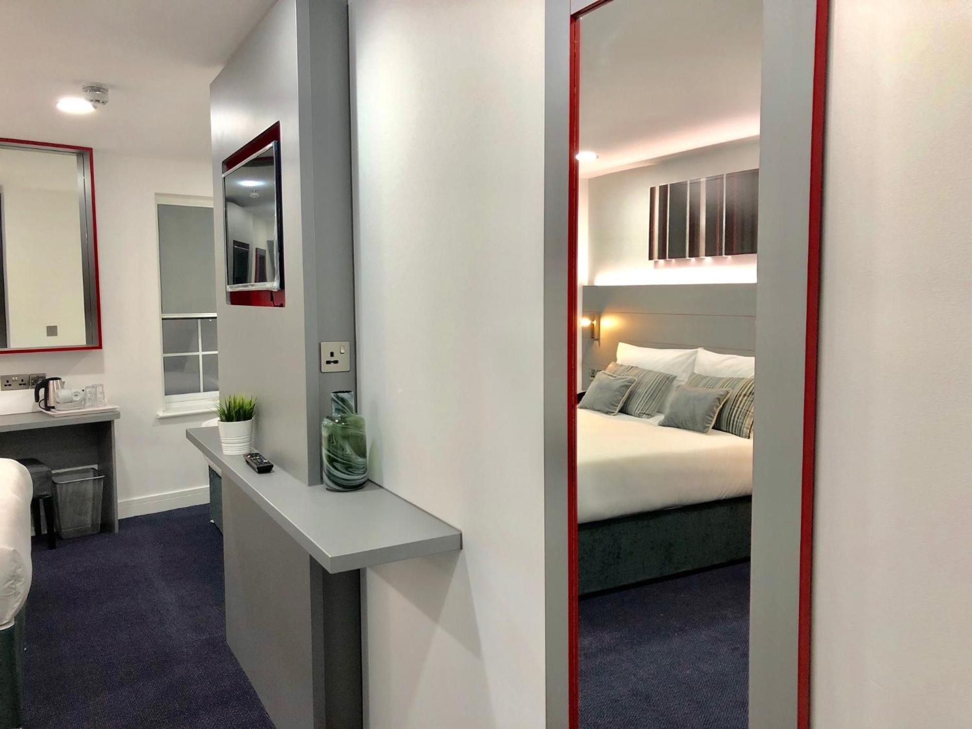Ilford Hotel Goodmayes Екстериор снимка