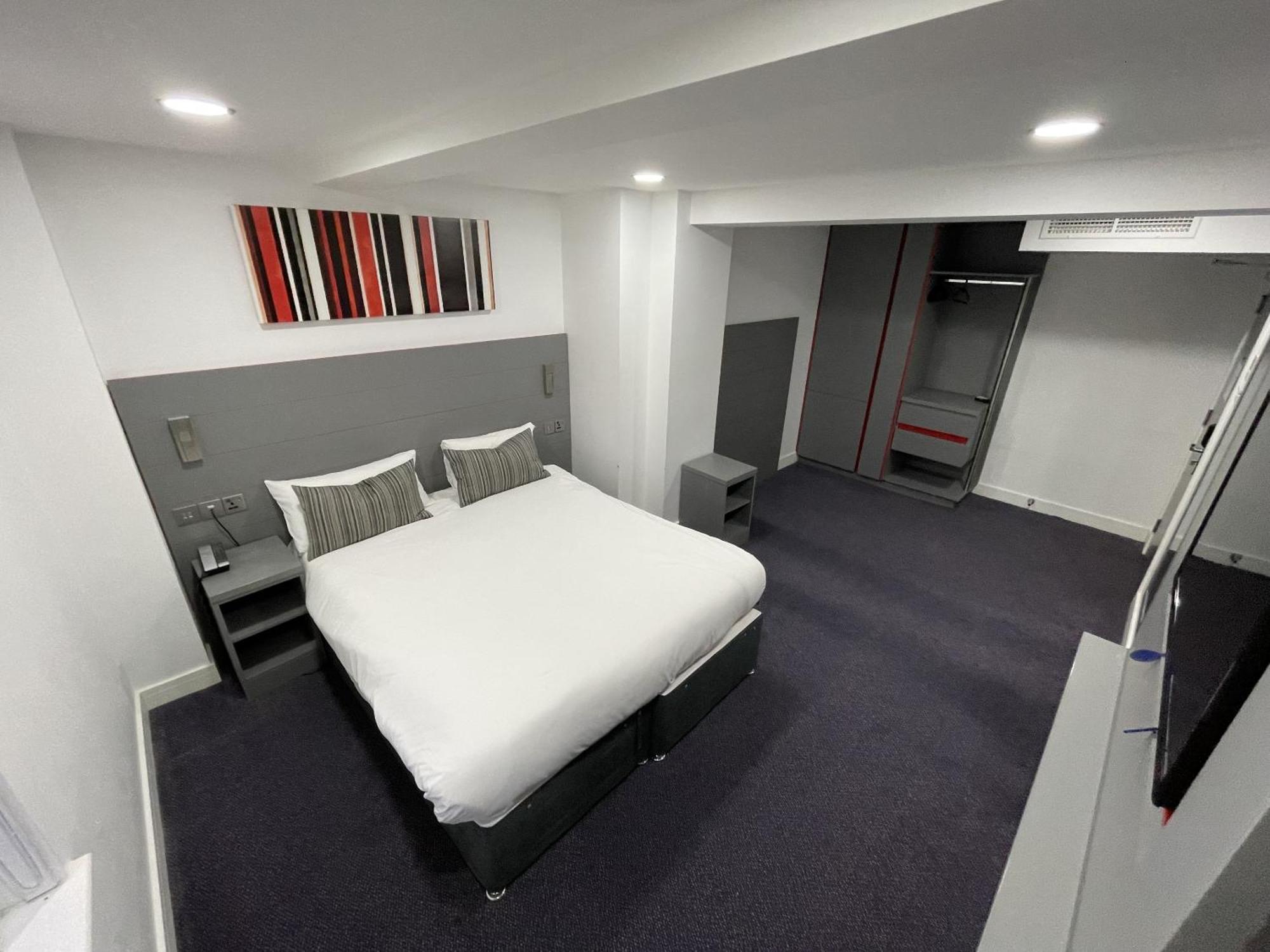 Ilford Hotel Goodmayes Екстериор снимка
