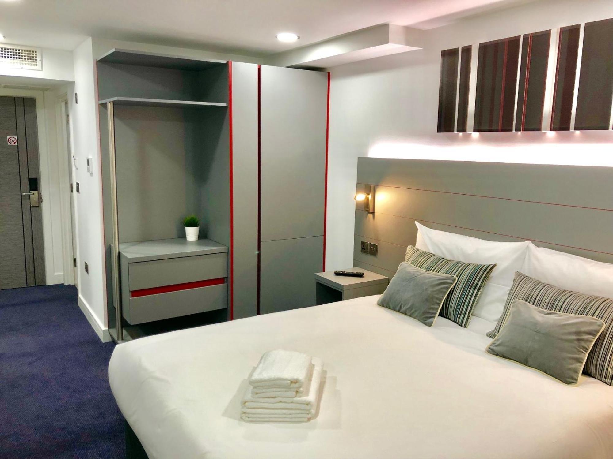 Ilford Hotel Goodmayes Екстериор снимка