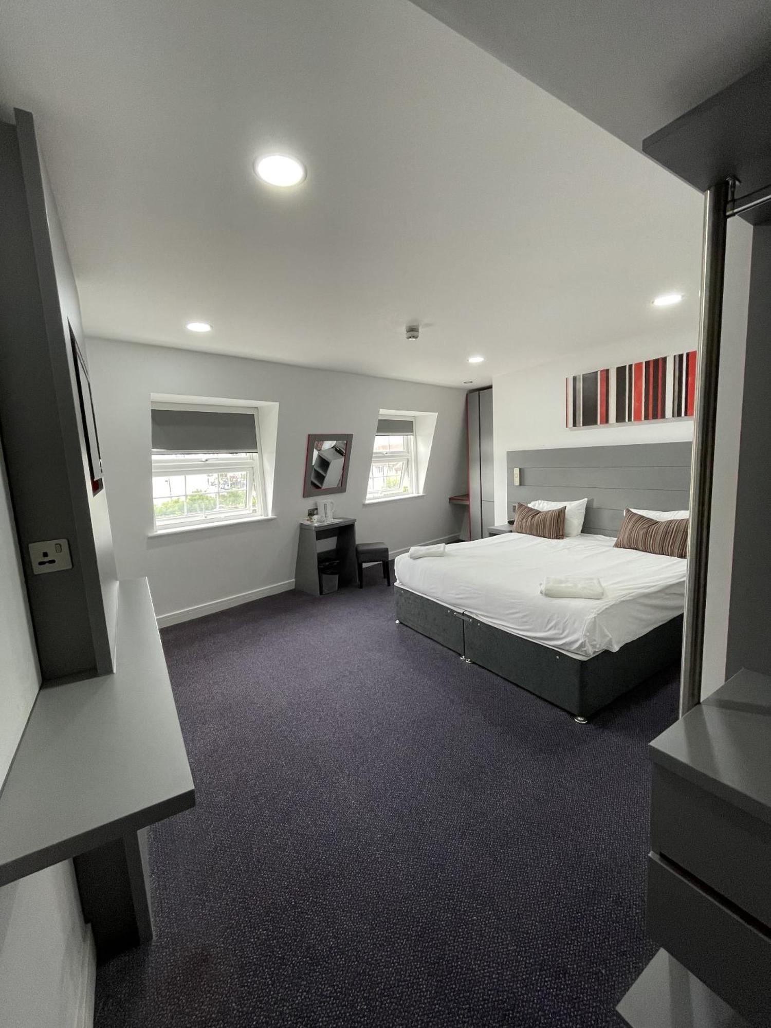 Ilford Hotel Goodmayes Екстериор снимка