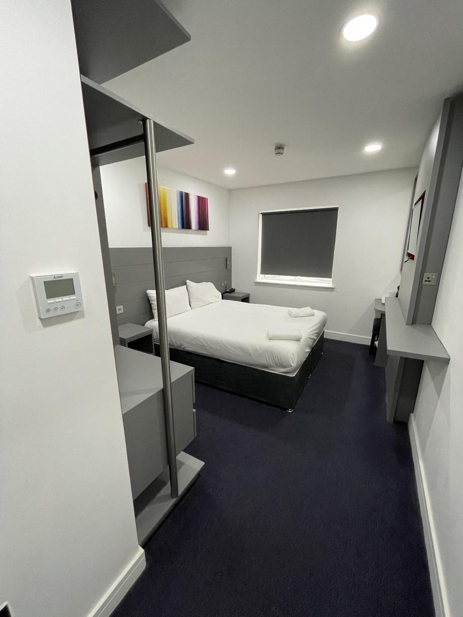 Ilford Hotel Goodmayes Екстериор снимка
